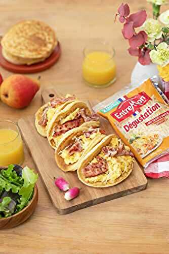 Pancakes fromagers façon nachos, lard croustillant, œufs brouillés, Râpé Dégustation Entremont