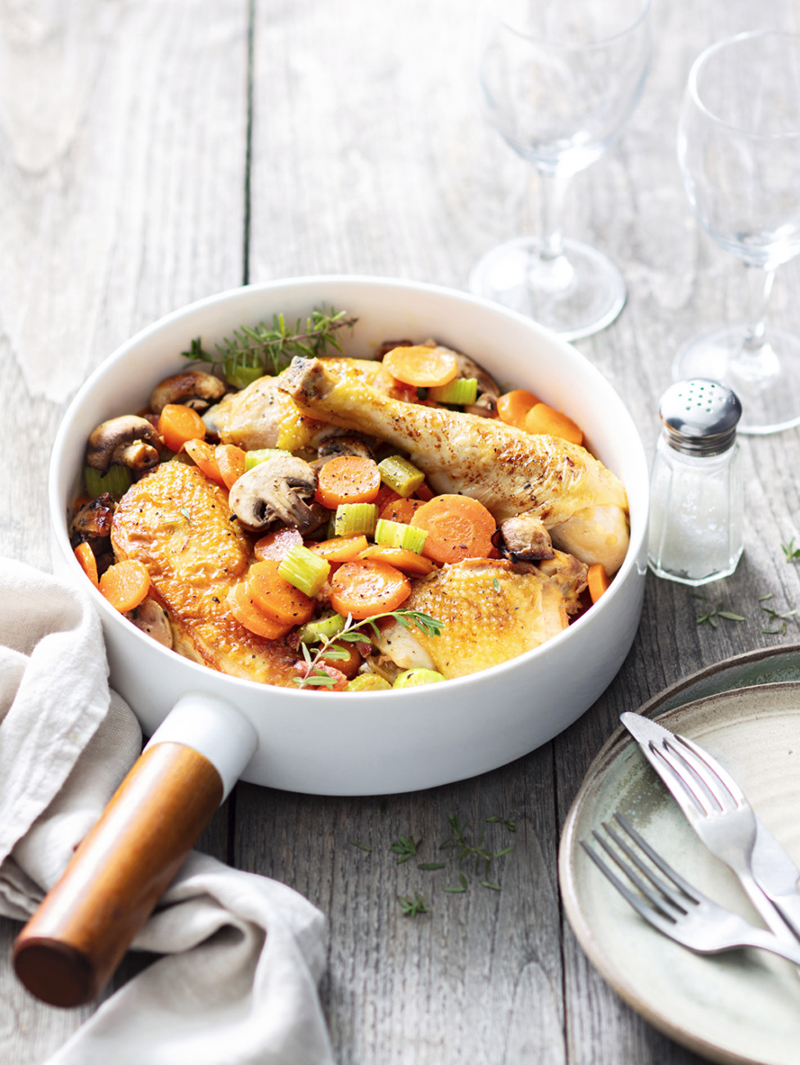 Fricassée de poulet, légumes et champignons
