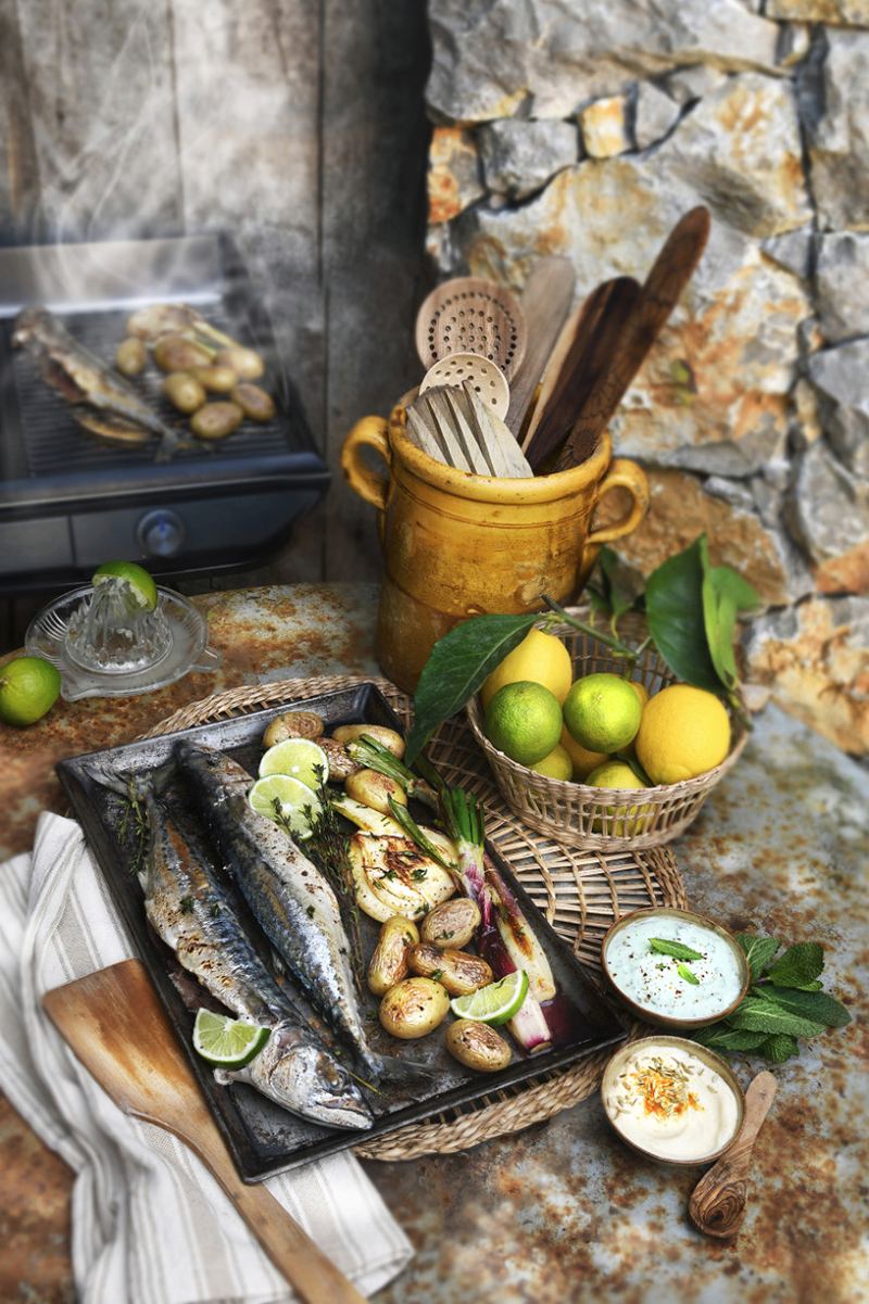 Maquereaux grillés, duo de sauces yaourt et légumes