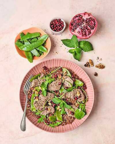 Salade tiède de quinoa rouge, rumsteck, roquette, grenade et pois mange-tout