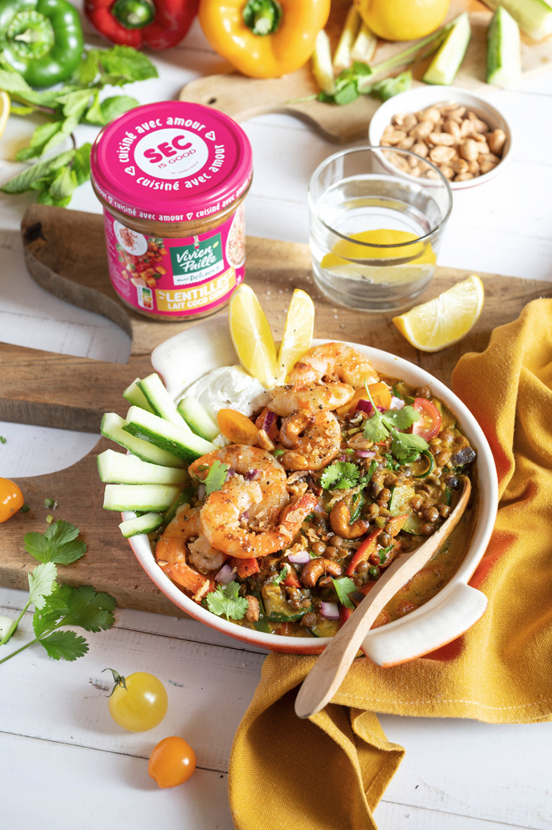 Bowl (express) de lentilles curry coco, poivrons et crevettes grillées