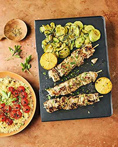 Brochettes d’épaule d’agneau marinées au yaourt et cumin