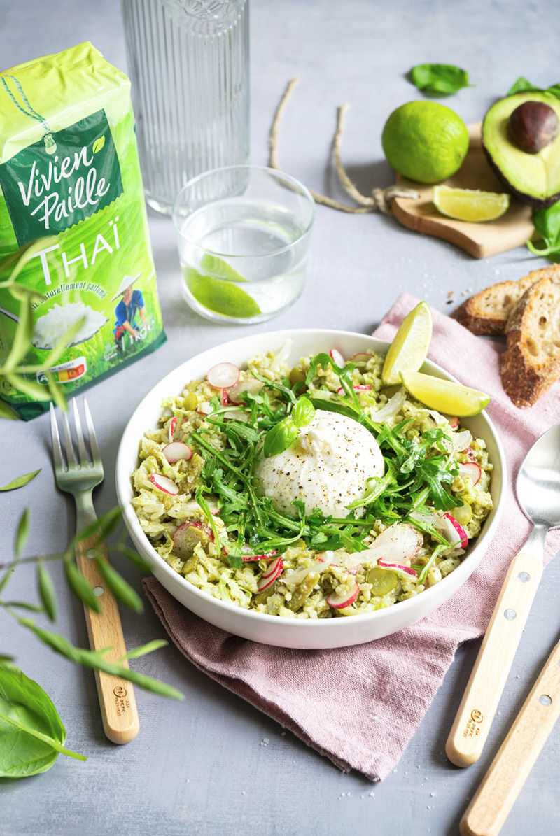 Salade de riz thaï à la sauce crémeuse au pesto