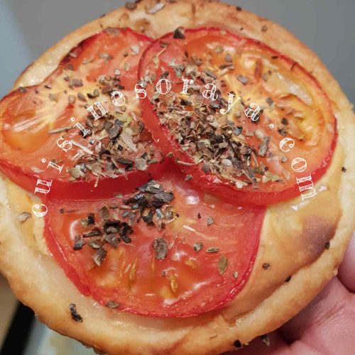 Tarte fine à la tomate et moutarde