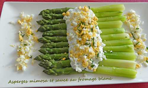 Asperges mimosa et sauce au fromage blanc