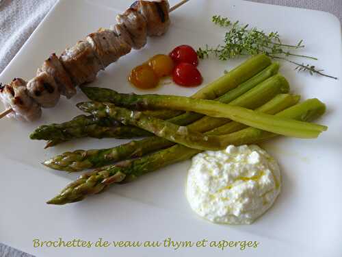 Brochettes de veau au thym et asperges