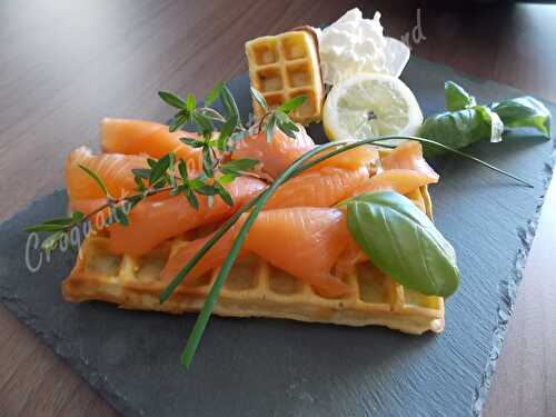 Chiffonnade de saumon fumé-gaufre à l'ail