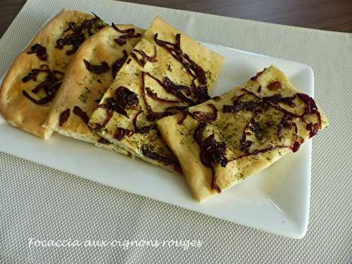 Focaccia aux oignons rouges