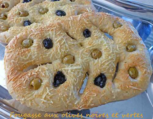 Fougasse aux olives noires et vertes