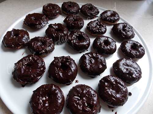 Mini-donuts au chocolat.
