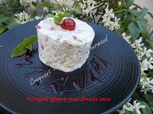 Nougat glacé aux fruits secs.