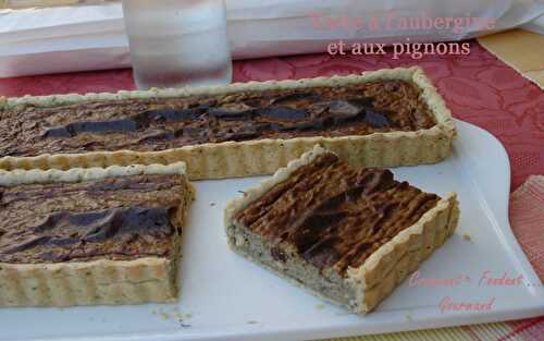 Tarte aubergine-pignons.