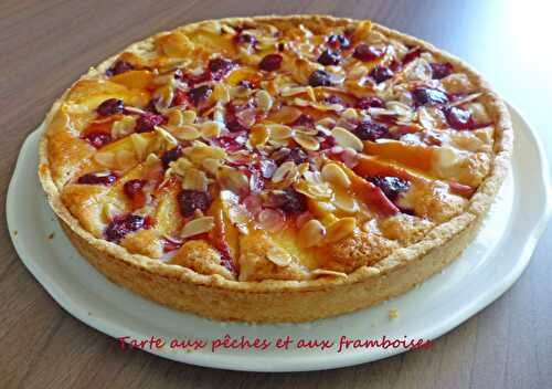 Tarte aux pêches et aux framboises