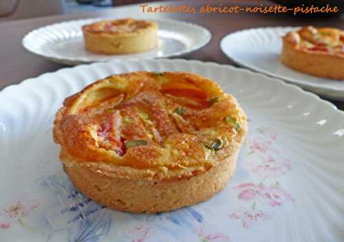 Tartelettes abricot-noisette-pistache