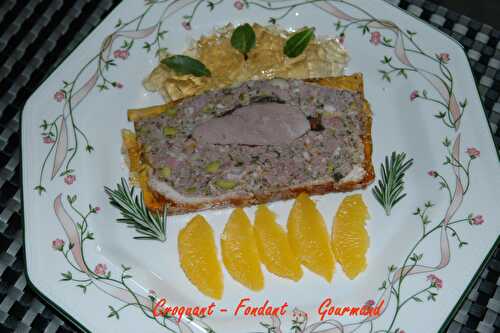 Terrine de canard noisettes-pistaches