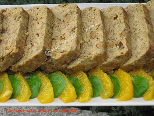 Terrine de foies de volaille aux herbes