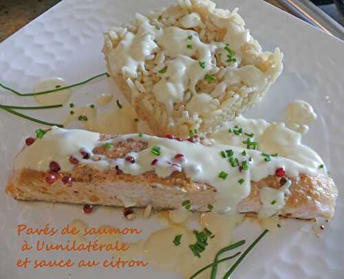 Pavés de saumon à l'unilatérale et sauce au citron