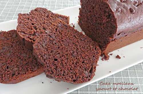 Cake moelleux yaourt et chocolat