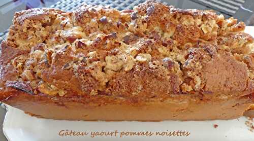 Gâteau yaourt pommes noisettes