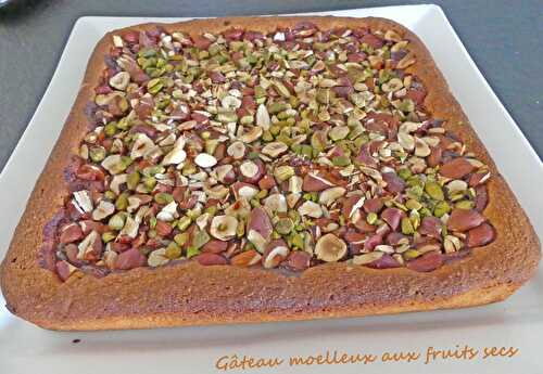 Gâteau moelleux aux fruits secs