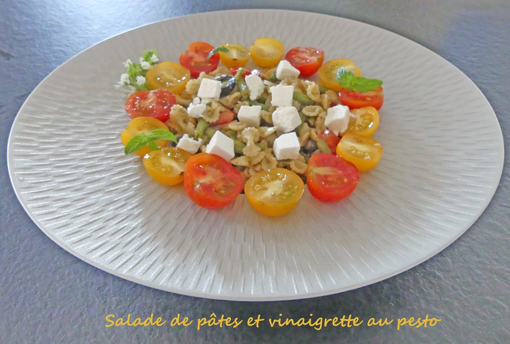 Salade de pâtes et vinaigrette au pesto