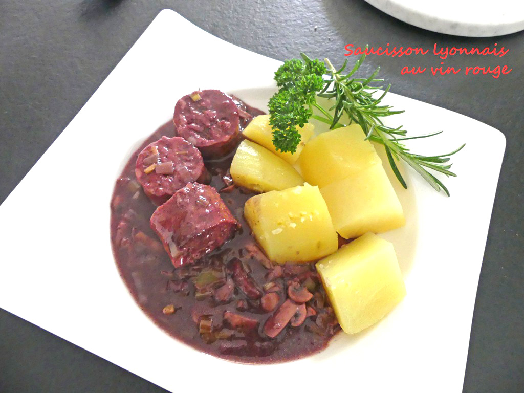 Saucisson lyonnais au vin rouge *