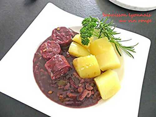 Saucisson lyonnais au vin rouge *