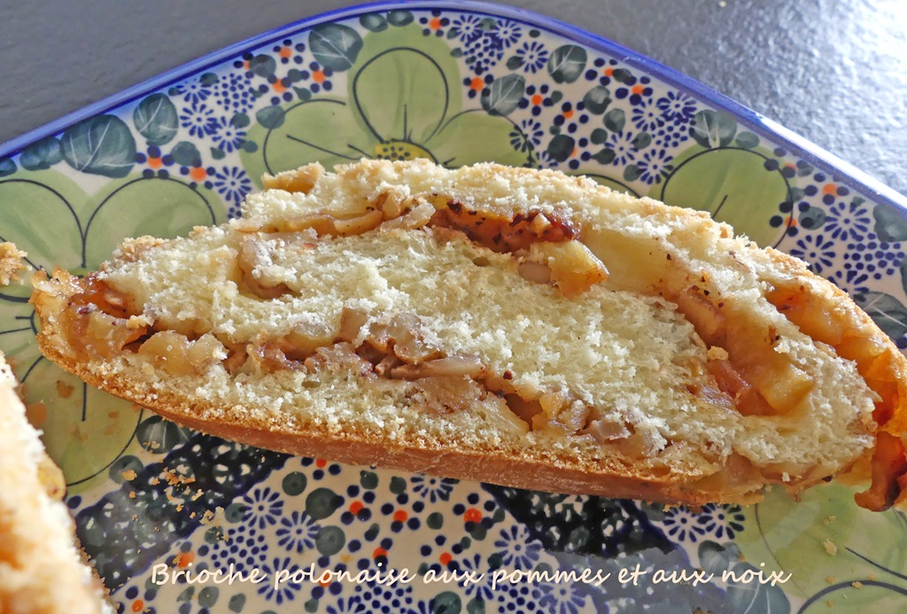 Brioche polonaise aux pommes et aux noix *