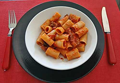 Rigatoni all’amatriciana *- Bal du livre 11