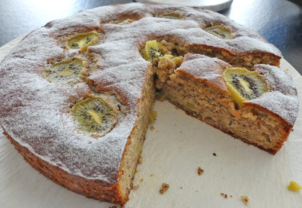 Gâteau yaourt  kiwi et amandes *