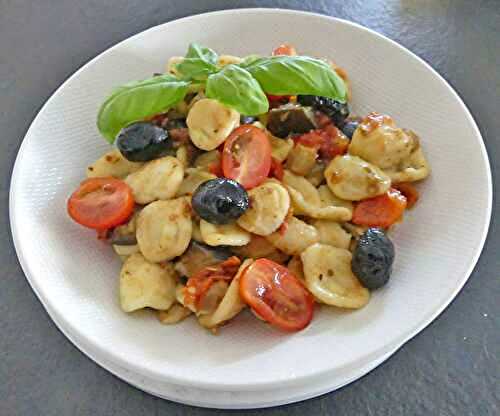 Orecchiette aux tomates olives et aubergines *