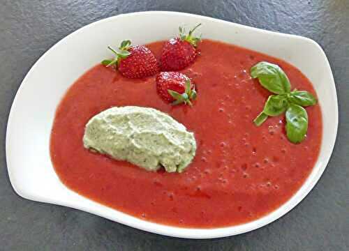 Soupe de fraises et chantilly au basilic * – Recette autour d’un ingrédient#134
