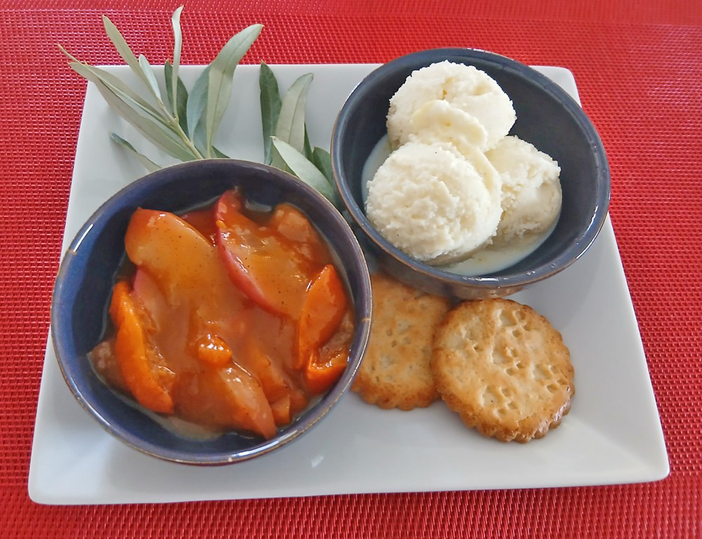 Glace à l’huile d’olive et sa compotée de fruits d’été *