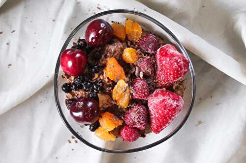 Porridge chocolat et fruits frais