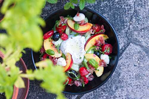 Salade de tomates, nectarines et burrata