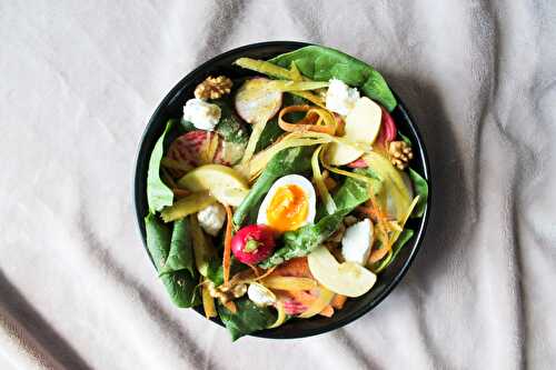 Salade végétarienne gourmande et croquante