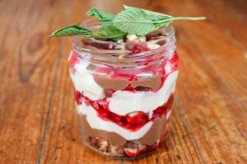 Tiramisu framboises-menthe et noisettes