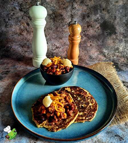 Chili accompagné de pancake de chou fleur