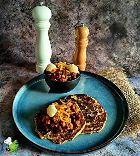 Chili accompagné de pancake de chou fleur