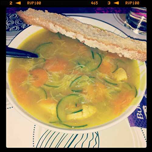 Bouillon de légumes épicé au poulet