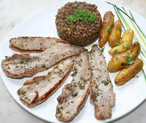 Aiguilettes de canard marinées à la plancha, rattes et lentilles