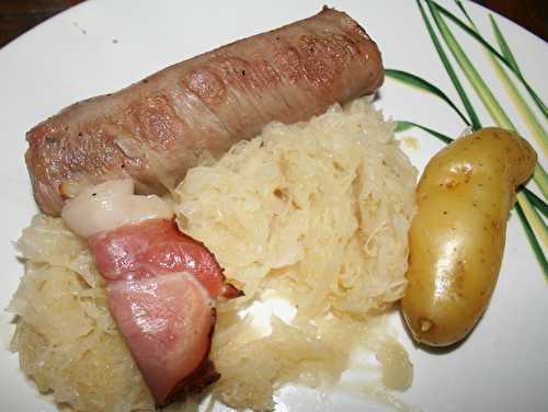 Andouillettes sur lit de choucroute au Vouvray