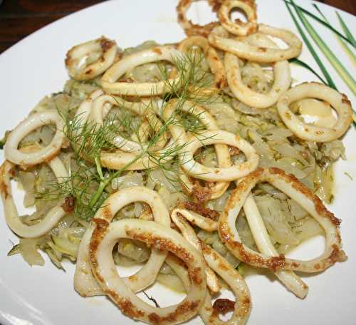 Anneaux d'encornet sautés au cumin et courgette râpée à l'aneth