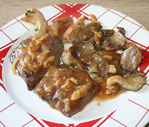 Bavette à l'échalote, pied de mouton et pleurotes