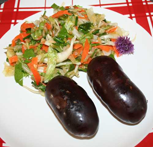 Boudins antillais à la plancha et crudités sauce chien