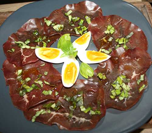 Bresaola à l'huile d'olive et basilic