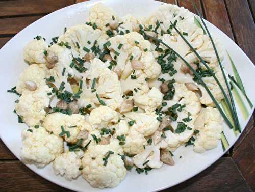 Carpaccio de chou-fleur au vinaigre de boutons de ciboulette