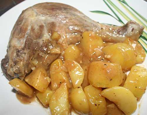 Cuisses de canard gras au cidre et pommes de terre à l'ail