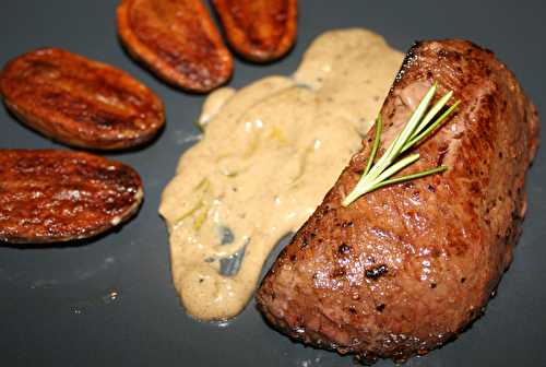 Filet de cerf mariné au poivre et romarin, sauce crème-poivre-romarin