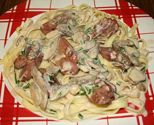 Foies de volaille aux Fettuccine qualité pâte fraîche sauce crème champignons